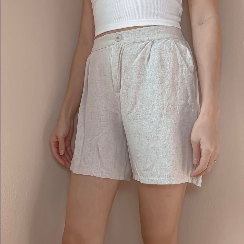 L’ECCOVE Helsinki Baige Linen-like Shorts